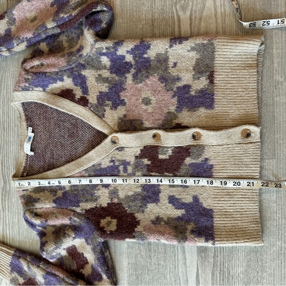 ASTR the Label Tan Pastel Print Cardigan Sweater XS - Picture 3 of 10